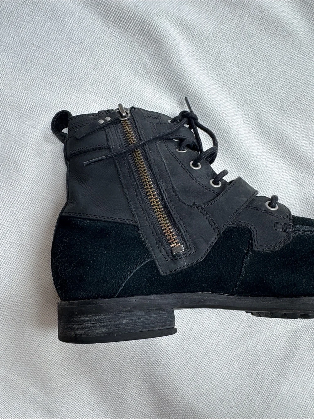 UGG stylish black